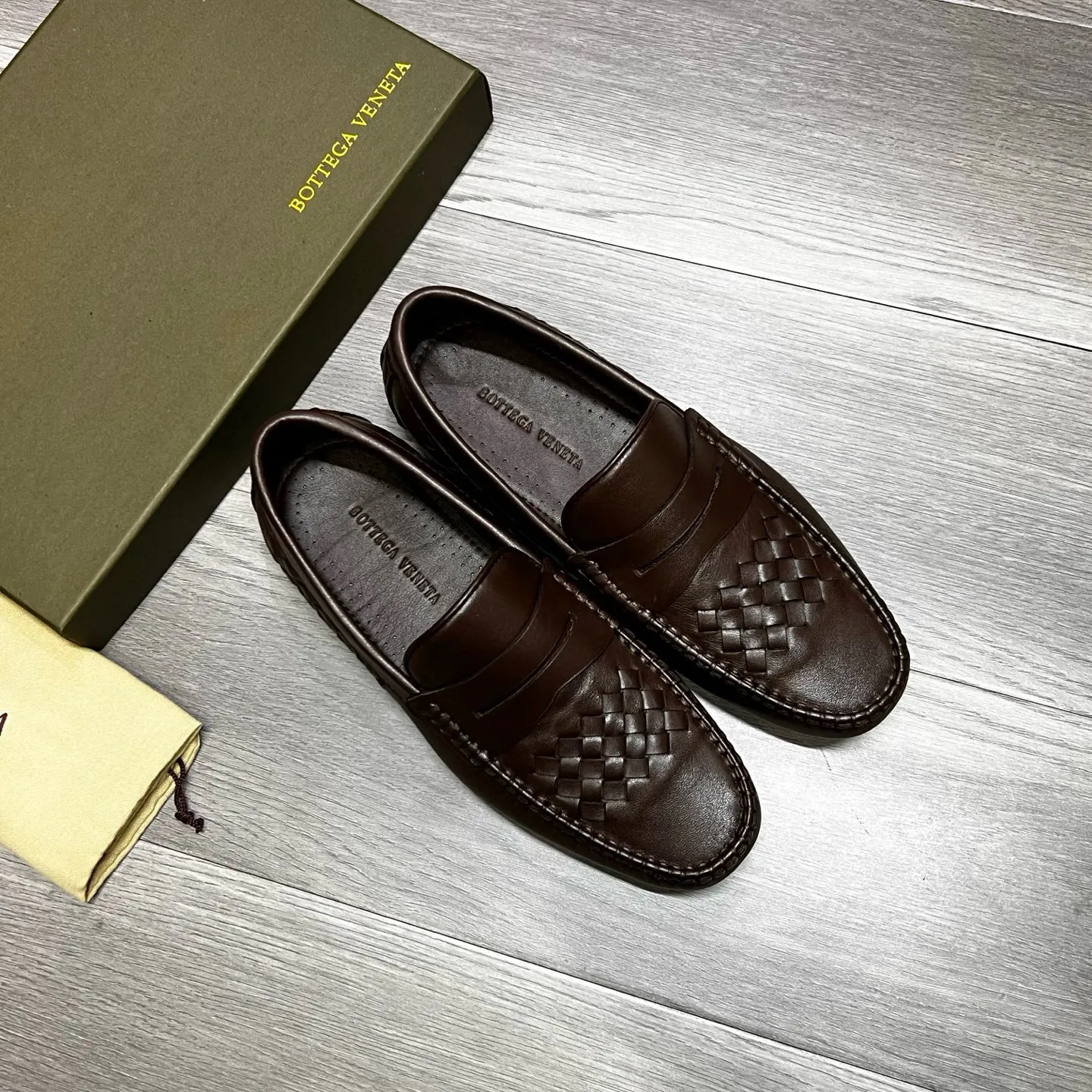 Factory price 480 BV 〰️Purely handmade classic men's beanie shoes👉👉driving shoes, slip-on shoes, made of imported cowhide from Italy, 💕water-dyed cowhide lining, 🔊original outsole, waterproof platform design, comfortable on the feet. Good choice for traveling and driving, single color available, code number: 38-44, (45 can be customized)